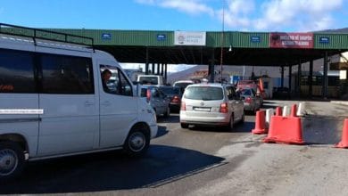 Mbi 22 mijë kosovarë ‘dynden’ drejt Shqipërisë për pak orë, radhë të gjata në Morinë Mbi 22 mijë kosovarë ‘dynden’ drejt Shqipërisë për pak orë, radhë të gjata në Morinë