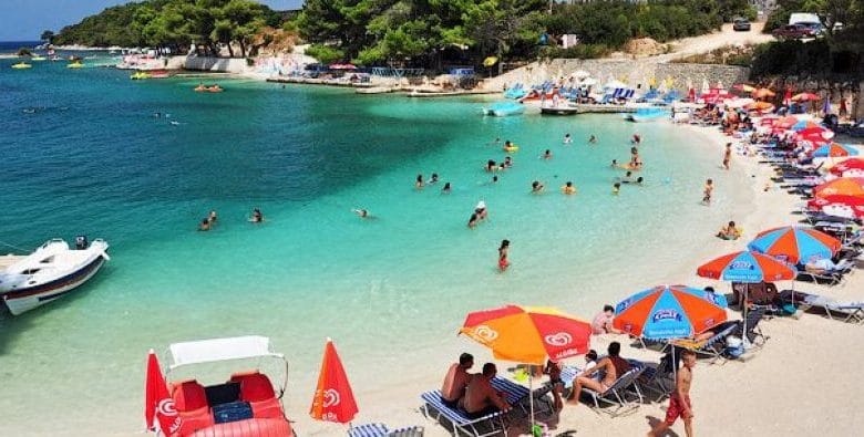 Rreth 1 milion turistë në Shqipëri nga 1 gushti sipas shifrave qeveritare Rreth 1 milion turistë në Shqipëri nga 1 gushti sipas shifrave qeveritare