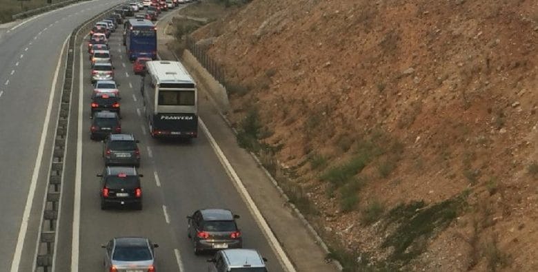 Fluksi i turistëve nga Kosova, rëndohet trafiku në Rrugën e Kombit Fluksi i turistëve nga Kosova, rëndohet trafiku në Rrugën e Kombit