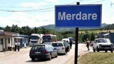 Drejt Merdares, pritjet janë të gjata për shqiptarët deri në pesë orë Drejt Merdares, pritjet janë të gjata për shqiptarët deri në pesë orë