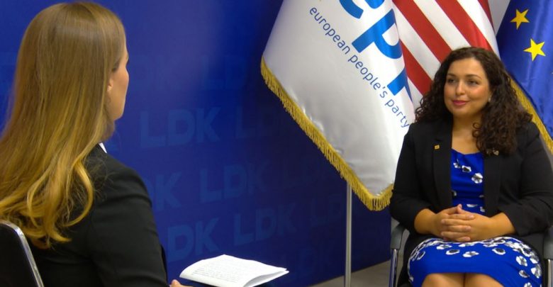 Vjosa Osmani: Luftën me Serbinë e kemi fituar me mençuri dhe me miq Vjosa Osmani: Luftën me Serbinë e kemi fituar me mençuri dhe me miq