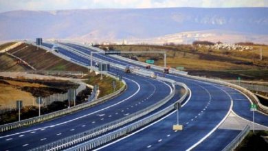 Albin Kurti i kërkon Edi Ramës heqjen e taksës në Rrugën e Kombit Albin Kurti i kërkon Edi Ramës heqjen e taksës në Rrugën e Kombit