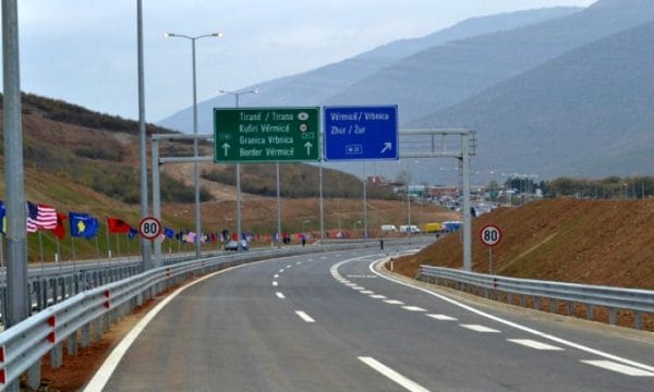 Pritet taksë edhe në autostradën “Ibrahim Rugova”, do të jetë më e ulët se në Shqipëri Pritet taksë edhe në autostradën “Ibrahim Rugova”, do të jetë më e ulët se në Shqipëri