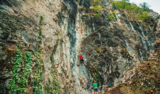 Turistët e krahasojnë grykën e Rugovës me Zvicrën (VIDEO) Turistët e krahasojnë grykën e Rugovës me Zvicrën (VIDEO)