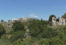 Ishulli i Sazanit, 1 000 turistë e vizitojnë çdo ditë zonën e“ndaluar” Ishulli i Sazanit, 1 000 turistë e vizitojnë çdo ditë zonën e“ndaluar”