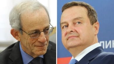 Server i përgjigjet Daçiçit: Millosheviçi ishte armik më i madh i Serbisë se Klintoni e Albright Server i përgjigjet Daçiçit: Millosheviçi ishte armik më i madh i Serbisë se Klintoni e Albright