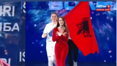 Këngëtarja shqiptare që po mahnitë Rusinë (VIDEO) Këngëtarja shqiptare që po mahnitë Rusinë (VIDEO)