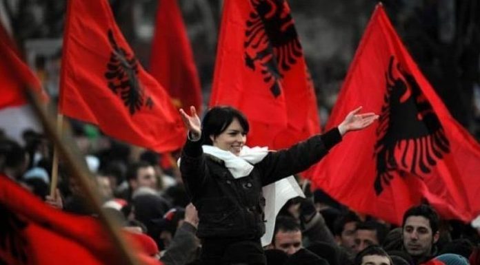 Pas 20 vitesh “frikë” nga numri i shqiptarëve/ Maqedonia e Veriut po kryen censusin Pas 20 vitesh “frikë” nga numri i shqiptarëve/ Maqedonia e Veriut po kryen censusin