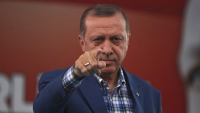 Sipas gazetës suedeze “Dagens Niheter”: Turqia i dërgoi porosi Prishtinës se na keni tradhtuar Sipas gazetës suedeze “Dagens Niheter”: Turqia i dërgoi porosi Prishtinës se na keni tradhtuar