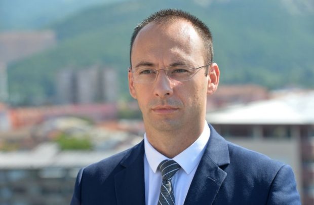 Simiq për zgjedhjet: Liderët shqiptarë do të mbledhin pikë në shpinë të serbëve