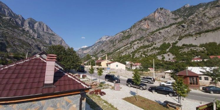 FOTO/ Turizmi në Alpe, Rehabilitohet qendra e Tamarës dhe rruga Vermosh-Doganë FOTO/ Turizmi në Alpe, Rehabilitohet qendra e Tamarës dhe rruga Vermosh-Doganë