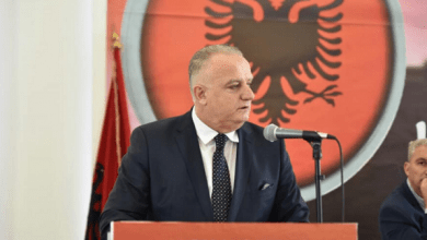 Zenka: Kemi të drejtë ta përdorim flamurin kombëtar në Mal të Zi Zenka: Kemi të drejtë ta përdorim flamurin kombëtar në Mal të Zi