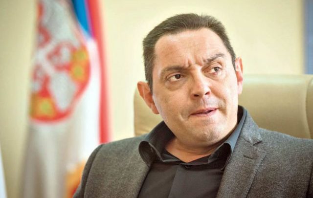 Vulin ka gati listën e personave non grata në Serbi: Ka shtetas të huaj që kanë ardhur në protesta të dhunshme, por… Vulin ka gati listën e personave non grata në Serbi: Ka shtetas të huaj që kanë ardhur në protesta të dhunshme, por…
