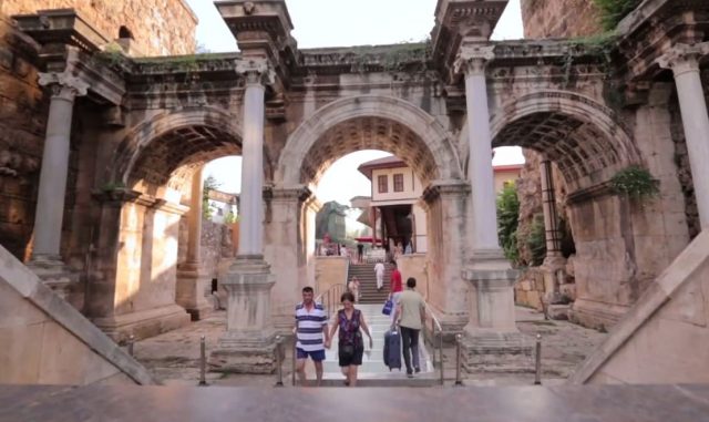 Mijëra shqiptarë pushime në Turqi, këtë verë 11% më shumë se në vitin 2018 Mijëra shqiptarë pushime në Turqi, këtë verë 11% më shumë se në vitin 2018