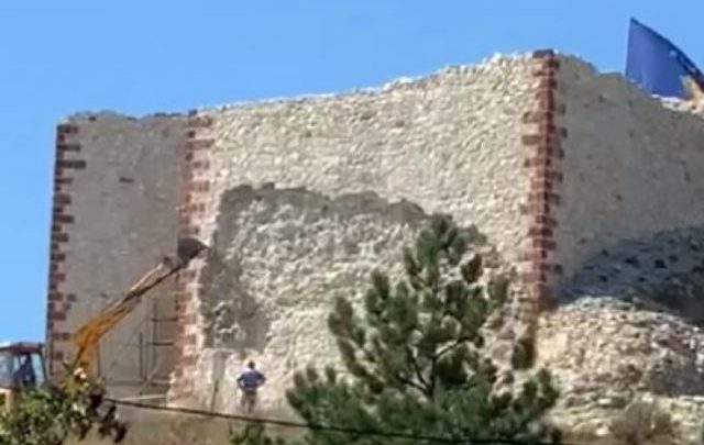 VIDEO/ Serbët nisin fshehurazi shkaterrimin e Kalasë së Artanës në Kosovë VIDEO/ Serbët nisin fshehurazi shkaterrimin e Kalasë së Artanës në Kosovë
