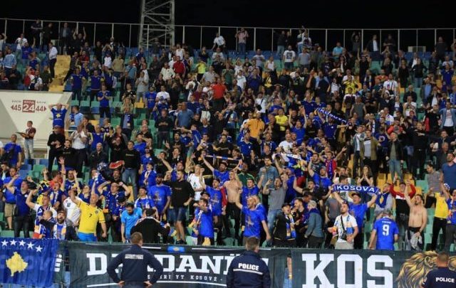 Mbi 5 mijë tifozë shqiptarë në Angli për të përkrahur Kosovën Mbi 5 mijë tifozë shqiptarë në Angli për të përkrahur Kosovën