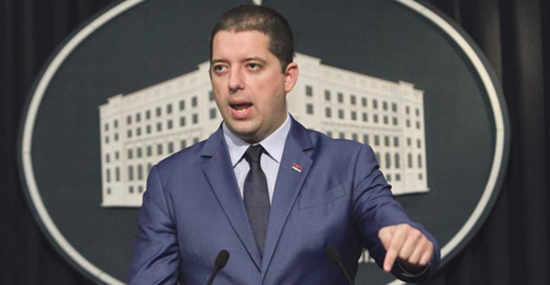 Gjuriq të gjithë ata që nuk janë me Listën Serbe i quan vegla të shqiptarëve Gjuriq të gjithë ata që nuk janë me Listën Serbe i quan vegla të shqiptarëve