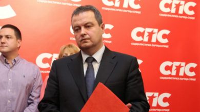 Po punon kundër Kosovës, kërkohet urdhër arresti ndërkombëtar për këshilltarin e Daçiç nga Prishtina Po punon kundër Kosovës, kërkohet urdhër arresti ndërkombëtar për këshilltarin e Daçiç nga Prishtina