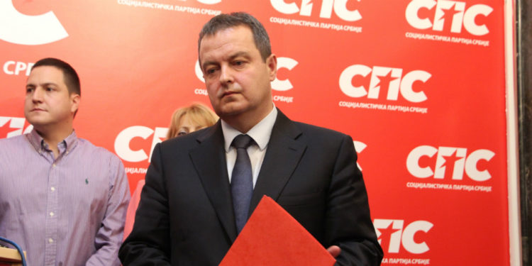 Po punon kundër Kosovës, kërkohet urdhër arresti ndërkombëtar për këshilltarin e Daçiç nga Prishtina Po punon kundër Kosovës, kërkohet urdhër arresti ndërkombëtar për këshilltarin e Daçiç nga Prishtina