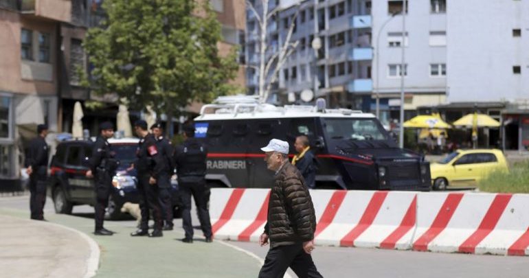 Përleshja e të rinjve shqiptarë e serbë në Mitrovicë, problem! Përleshja e të rinjve shqiptarë e serbë në Mitrovicë, problem!