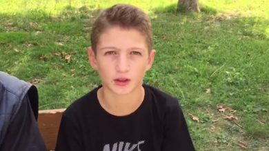 Apeli i fëmijës në Berat: Më ndihmoni se s’kam libra të shkoj nesër në shkollë, babait i thyen brinjët grekët (VIDEO) Apeli i fëmijës në Berat: Më ndihmoni se s’kam libra të shkoj nesër në shkollë, babait i thyen brinjët grekët (VIDEO)