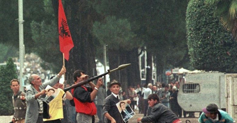 14 Shtator/ 21 vjetori i gjunjëzimit të shtetit shqiptar (VIDEO)