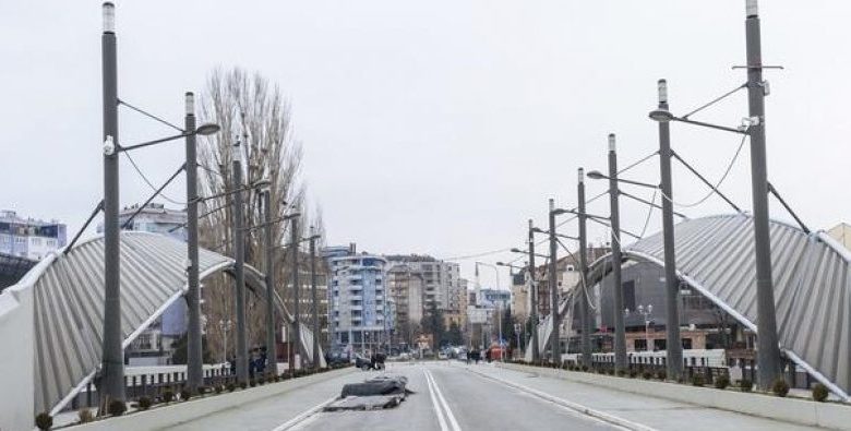 Incidenti mbi urën e Ibrës “ngre në këmbë” Prishtinën dhe Beogradin Incidenti mbi urën e Ibrës “ngre në këmbë” Prishtinën dhe Beogradin