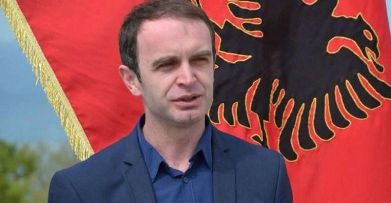 Gjeloshaj: Shqiptarët i respektojnë simbolet shtetëtore por flamuri shqiptar nuk respekohet në Mal të Zi Gjeloshaj: Shqiptarët i respektojnë simbolet shtetëtore por flamuri shqiptar nuk respekohet në Mal të Zi