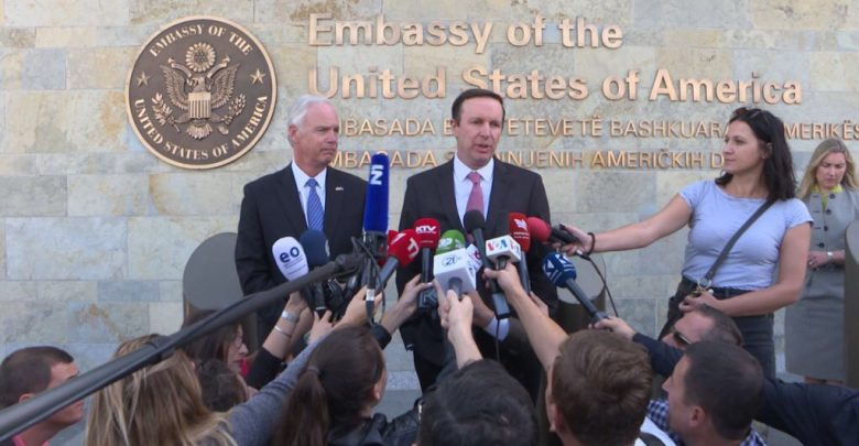 Senatorët amerikanë thonë se duhet sakrificë për marrëveshjen finale Kosovë-Serbi Senatorët amerikanë thonë se duhet sakrificë për marrëveshjen finale Kosovë-Serbi