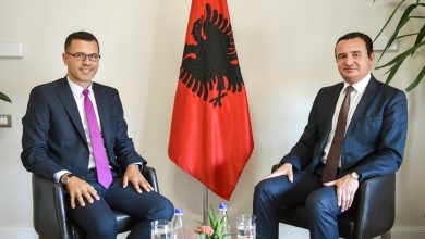 Albin Kurti prezenton aderimin e ri Albin Kurti prezenton aderimin e ri