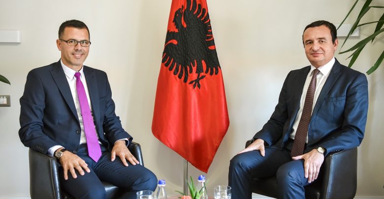 Albin Kurti prezenton aderimin e ri Albin Kurti prezenton aderimin e ri