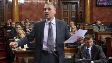 Ky është deputeti serb që do pavarësinë e Kosovës! Ky është deputeti serb që do pavarësinë e Kosovës!