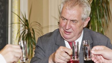 “Pyeti futbollistët çekë a ekziston Kosova o president pijanec” “Pyeti futbollistët çekë a ekziston Kosova o president pijanec”