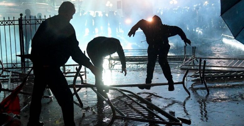 Dokumenti sekret i SHISH: “Paramilitarët” nga Kosova do të digjnin Kuvendin e Shqipërisë Dokumenti sekret i SHISH: “Paramilitarët” nga Kosova do të digjnin Kuvendin e Shqipërisë