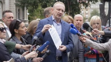 Kundërshtari i Vuçiç: Popujt serb e shqiptarë nuk mund të pajtohen me kriminelë lufte në krye Kundërshtari i Vuçiç: Popujt serb e shqiptarë nuk mund të pajtohen me kriminelë lufte në krye