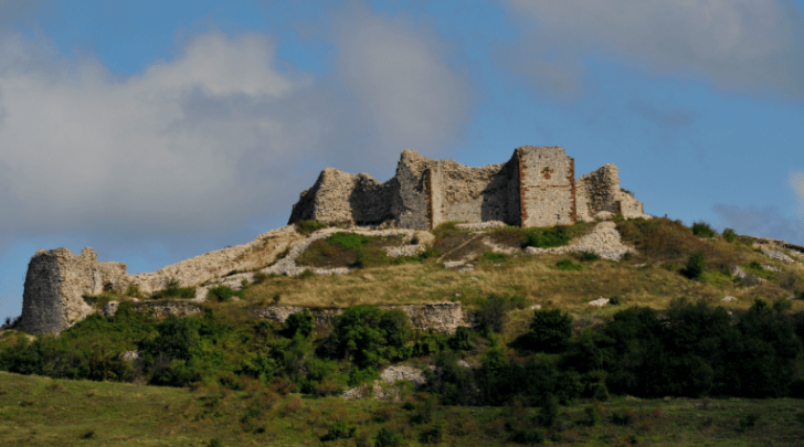Kalaja e Artanës vazhdon të shkatërrohet nga dita në ditë, thonë ekspertët Kalaja e Artanës vazhdon të shkatërrohet nga dita në ditë, thonë ekspertët