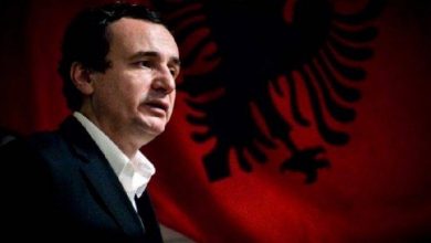 Kërkon bashkimin kombëtar, Albin Kurti ironizon flamurin e Kosovës: Duhej të ishte i kuq, por e kanë bërë lara-lara Kërkon bashkimin kombëtar, Albin Kurti ironizon flamurin e Kosovës: Duhej të ishte i kuq, por e kanë bërë lara-lara