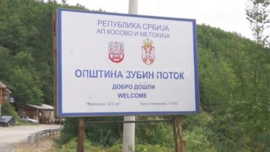 “Mirësevini në Krahinën Autonome të Kosovës pjesë e Serbisë” – tabela e Serbisë brenda Kosovës