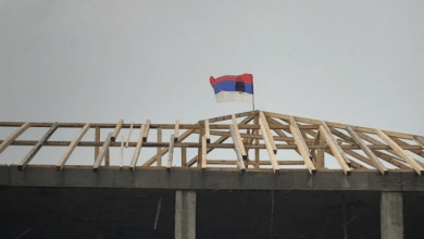 Hiqet flamuri shqiptar nga shkolla në Graçanicë: Vendoset ai serb Hiqet flamuri shqiptar nga shkolla në Graçanicë: Vendoset ai serb