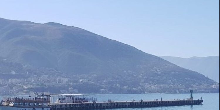 Sazani dhe Karaburuni u “pushtuan” nga 2 mijë turistë vetëm për shtatorin Sazani dhe Karaburuni u “pushtuan” nga 2 mijë turistë vetëm për shtatorin