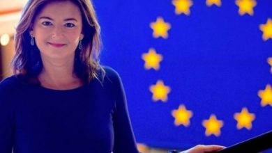 Tanja Fajon, në krah të shqiptarëve: Zgjohu Macron! Ky është turp…
