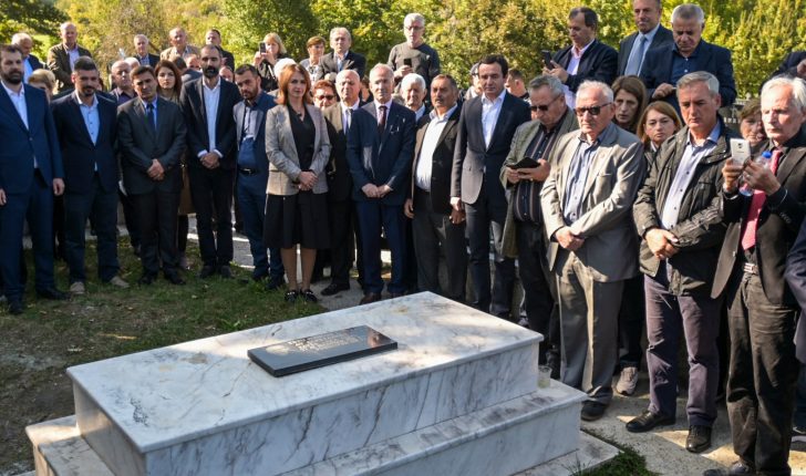 90 vjet nga vrasja e Atë Shtjefën Gjeçovit, përurohet rastaurimi i varrit të tij 90 vjet nga vrasja e Atë Shtjefën Gjeçovit, përurohet rastaurimi i varrit të tij