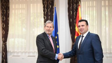 Hahn: Mos digjni Maqedoninë për faj të Shqipërisë Hahn: Mos digjni Maqedoninë për faj të Shqipërisë
