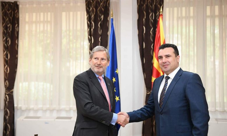 Hahn: Mos digjni Maqedoninë për faj të Shqipërisë Hahn: Mos digjni Maqedoninë për faj të Shqipërisë