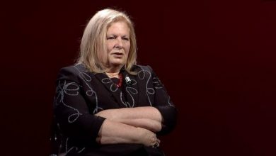 Flora Brovina rrëfen për vuajtjet në burgjet serbe Flora Brovina rrëfen për vuajtjet në burgjet serbe