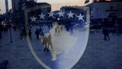 Nuk iu lejua hyrja në Kosovë, thirri votuesit “Të demonstrojmë forcën dhe inatin serb” Nuk iu lejua hyrja në Kosovë, thirri votuesit “Të demonstrojmë forcën dhe inatin serb”