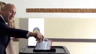 Zgjedhjet në Kosovë, votojnë kandidatët për kryeministër Zgjedhjet në Kosovë, votojnë kandidatët për kryeministër
