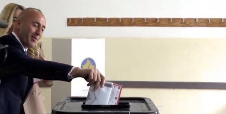Zgjedhjet në Kosovë, votojnë kandidatët për kryeministër Zgjedhjet në Kosovë, votojnë kandidatët për kryeministër