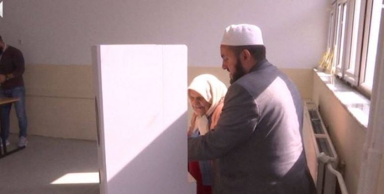 109-vjeçarja shqiptare, votuesja që tërhoqi vëmendjen në Kosovë