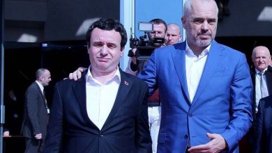 Baton Haxhiu i kërkon publikisht Albin Kurtit t’i kërkojë falje Edi Ramës Baton Haxhiu i kërkon publikisht Albin Kurtit t’i kërkojë falje Edi Ramës